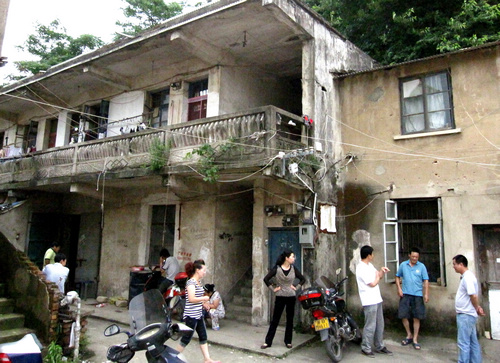 宁波宁海:首批45户下岗职工家庭从筒子楼搬进花园洋房--宁海新闻网